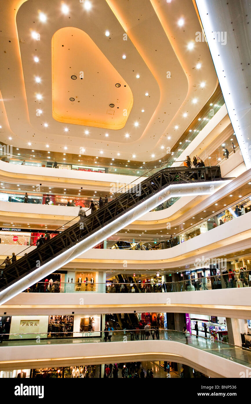 Hong kong shopping mall ceiling hi-res stock photography and images - Alamy