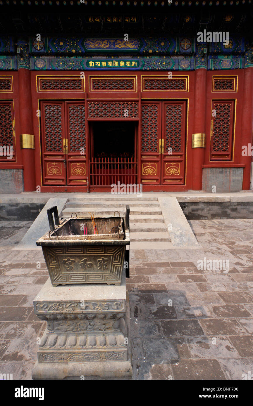 incense-sticks-burned-as-offering-in-the-yonghegong-lama-temple-in