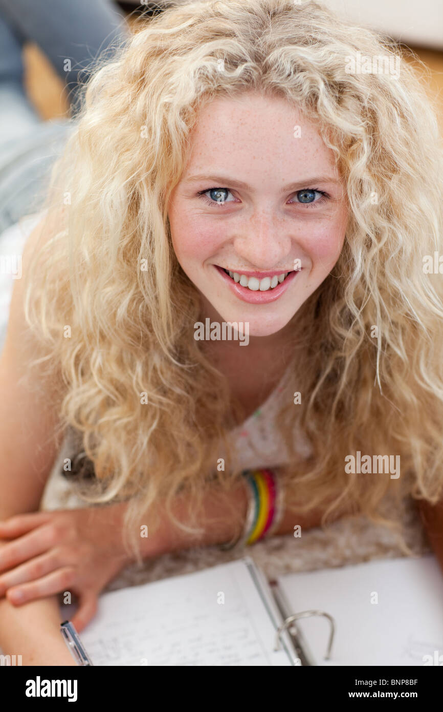 Teenager portrait girl smiling hi-res stock photography and images - Alamy