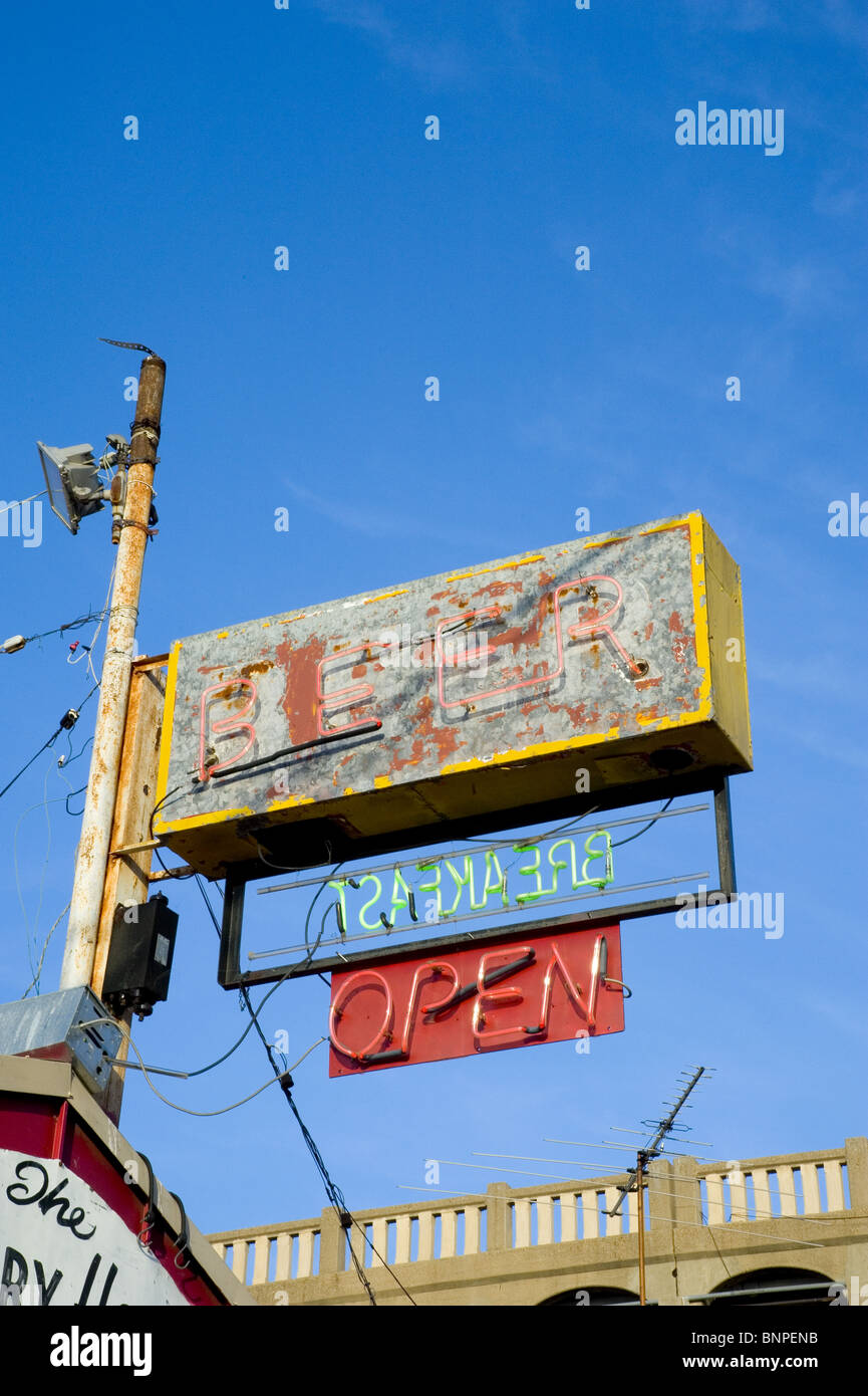 Neon breakfast lunch dinner sign hi-res stock photography and images ...