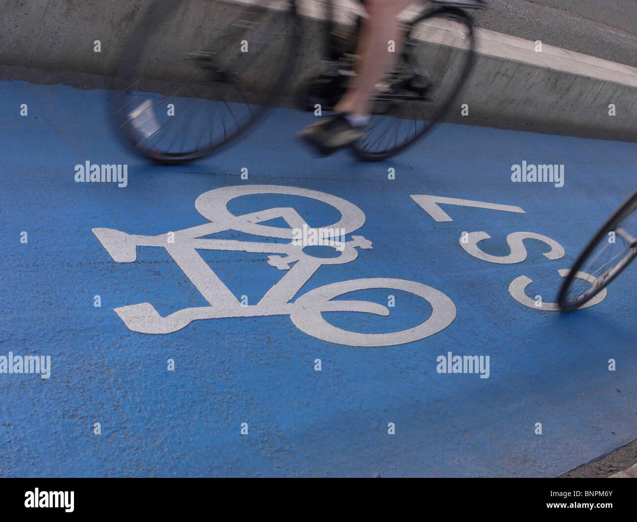 blue cycle routes london, sponsored by barclays bank, introduced by Boris Johnson Mayor of London Stock Photo