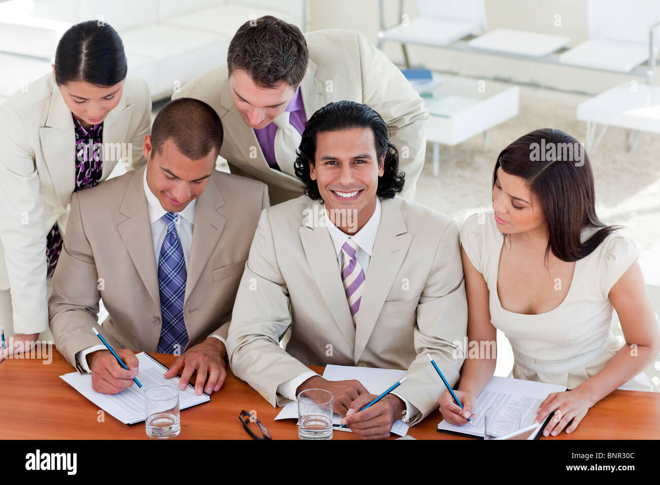 Business meeting global team hi-res stock photography and images - Alamy