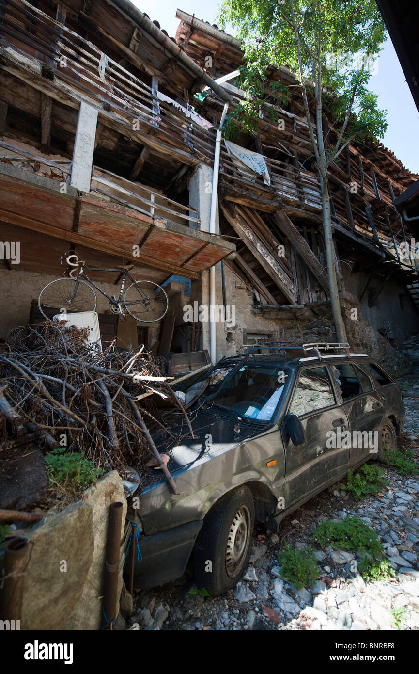 A n abandoned  building and car in Magreglio, Italy Stock Photo