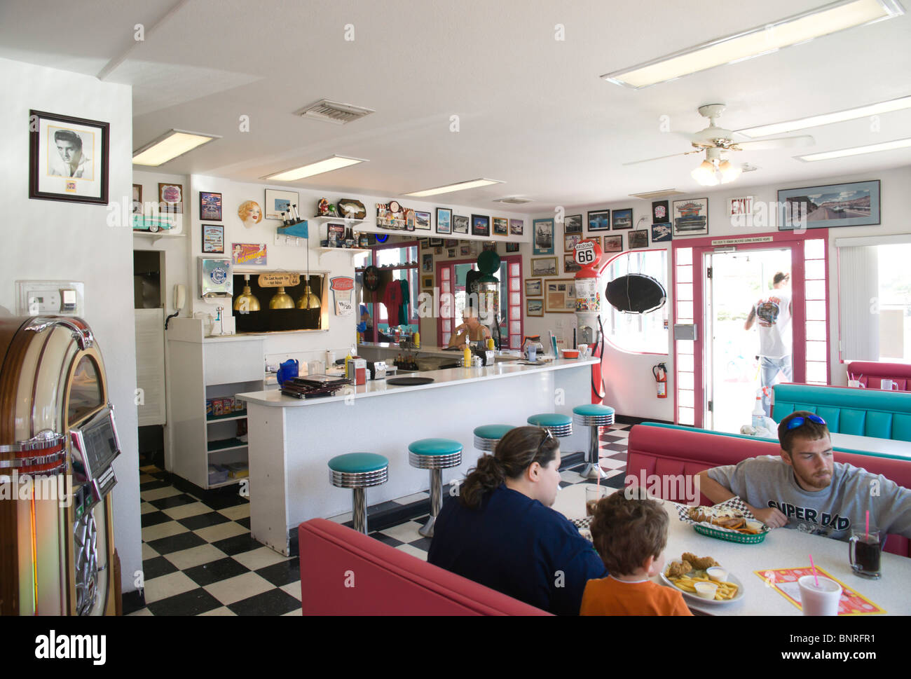 Route 66 road trip Arizona - Kingman AZ historic town - Mr D'z roadside 1950s style diner interior Stock Photo