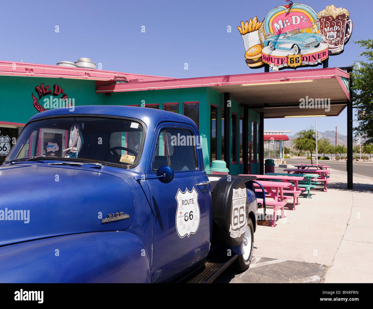Route 66 road trip Arizona - Kingman AZ historic town - Mr D'z roadside 1950s style diner Stock Photo