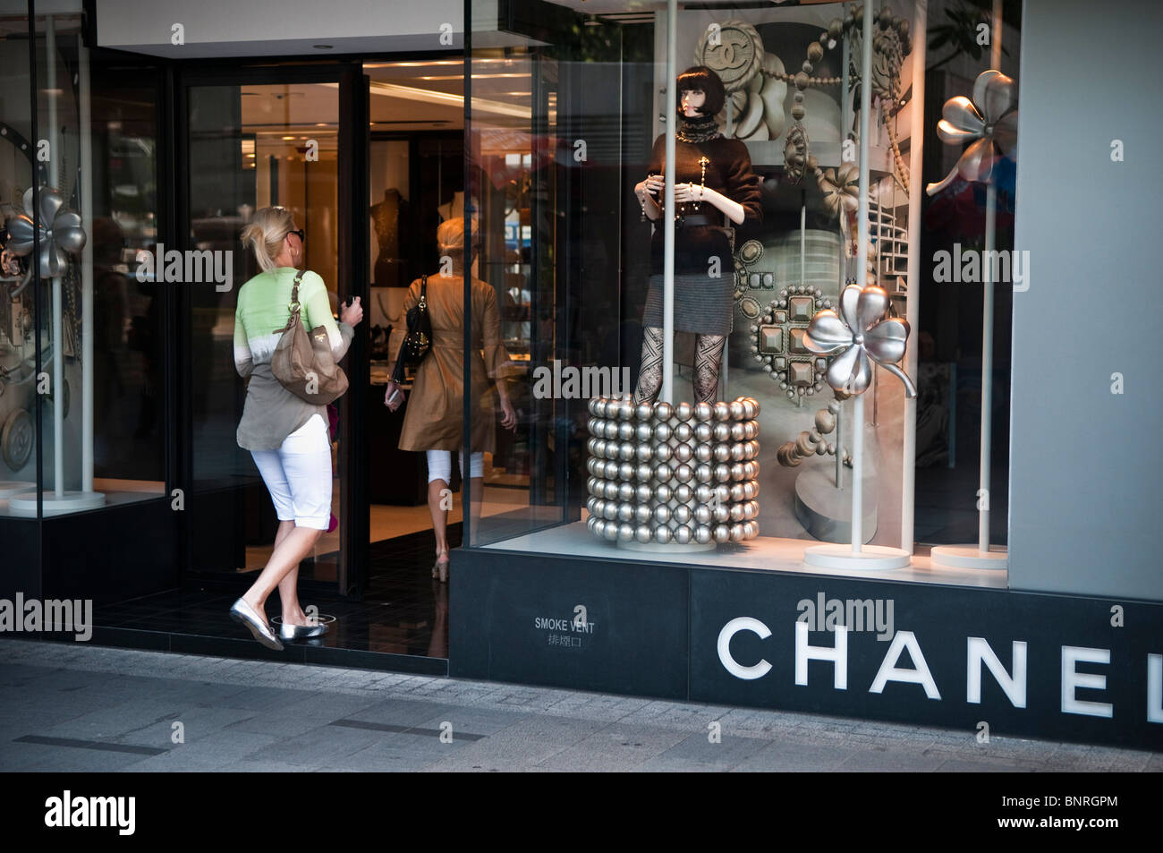 Expensive Chanel shop in the centre of Hong Kong Stock Photo Alamy