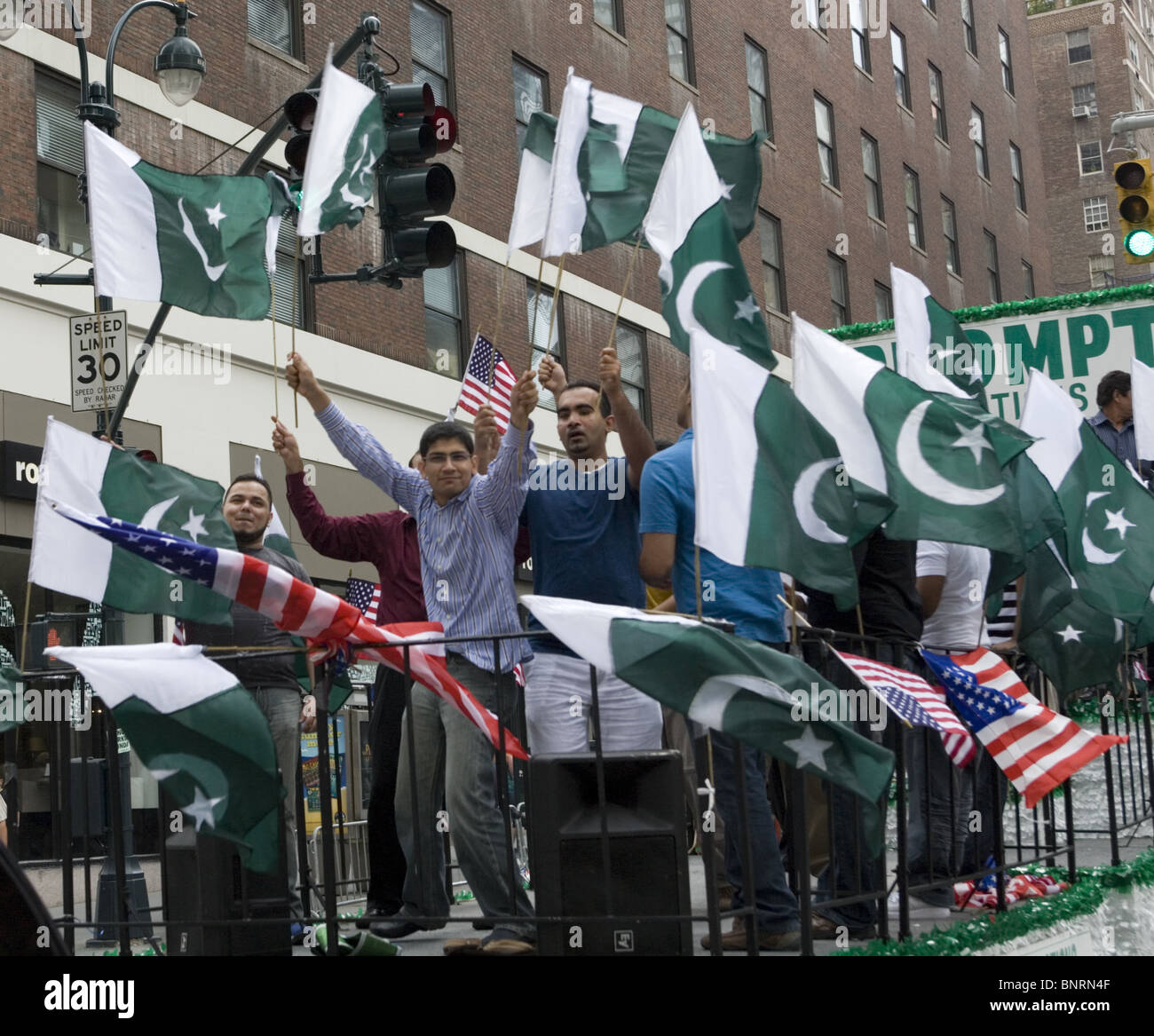 Pakistan Day Parade Stock Photos & Pakistan Day Parade Stock Images Alamy