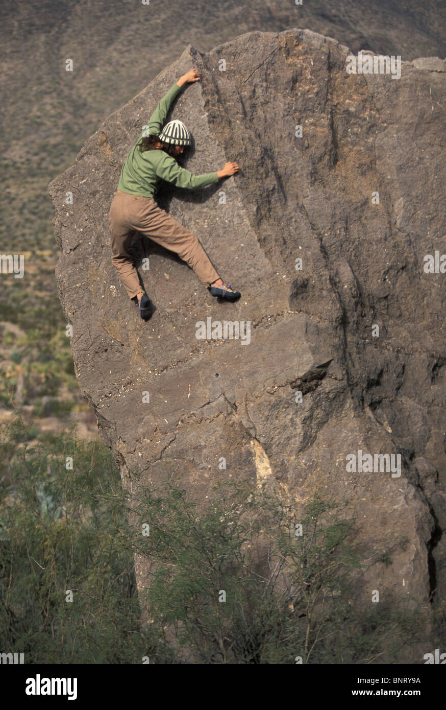 A woman bouldering in Cuatro Cicnigas, Mexico Stock Photo Alamy