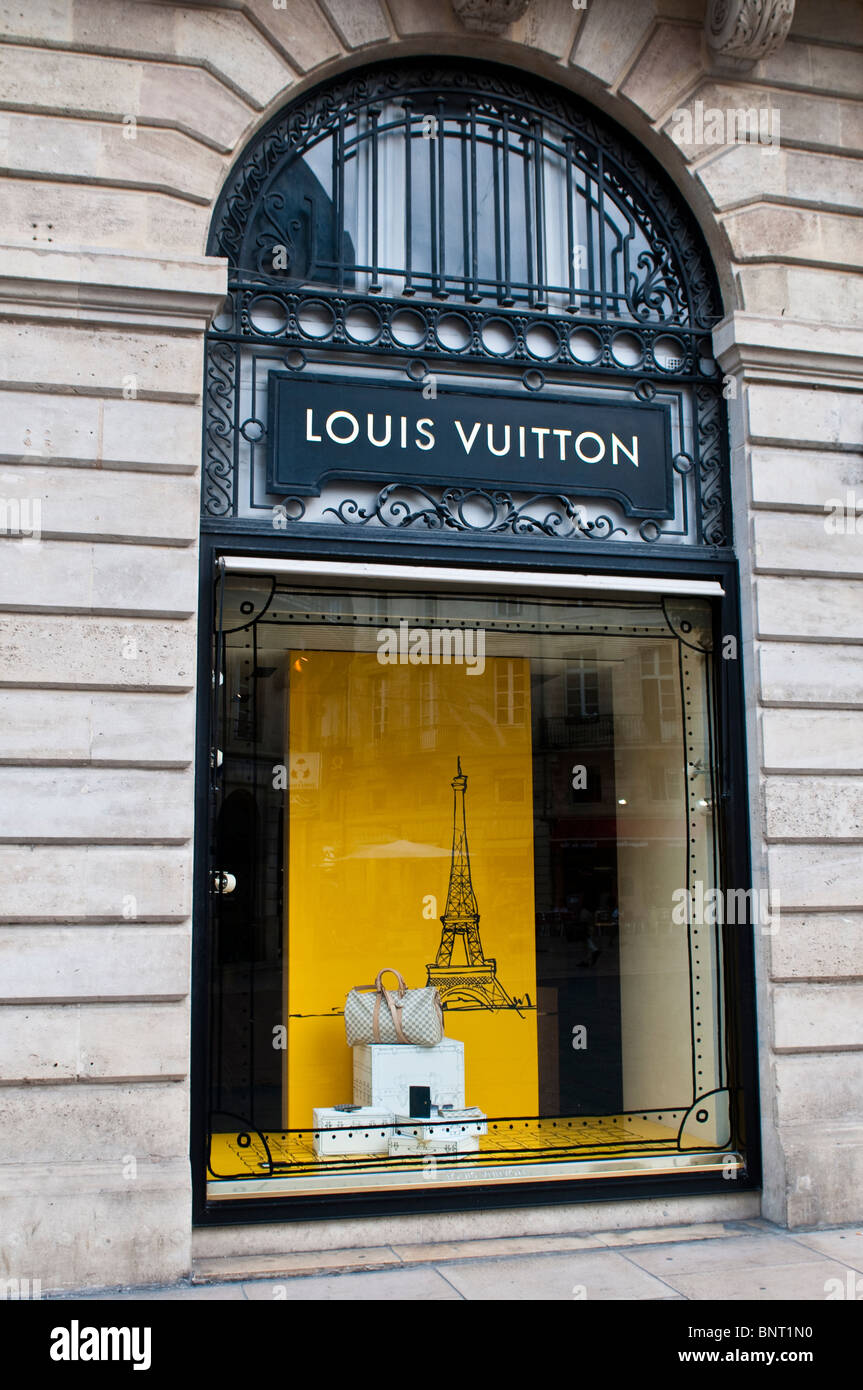 Louis Vuitton handbag shop, Bordeaux, France Stock Photo