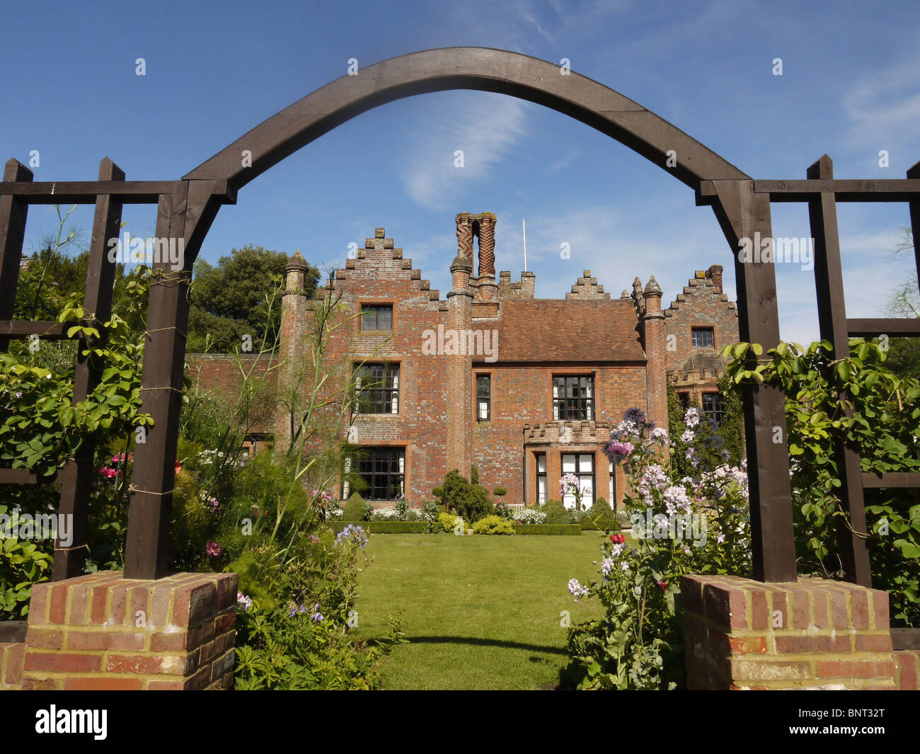 Manor house gardens hi-res stock photography and images - Alamy