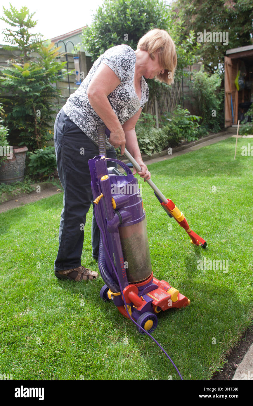 Dyson leaf vacuum deals
