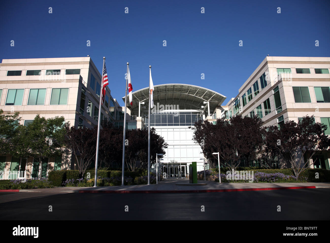 APPLE CAMPUS OFFICES 1 INFINITE LOOP CUPERTINO CALIFORNIA USA 1 INFINITE  LOOP 21 July 2010 Stock Photo - Alamy