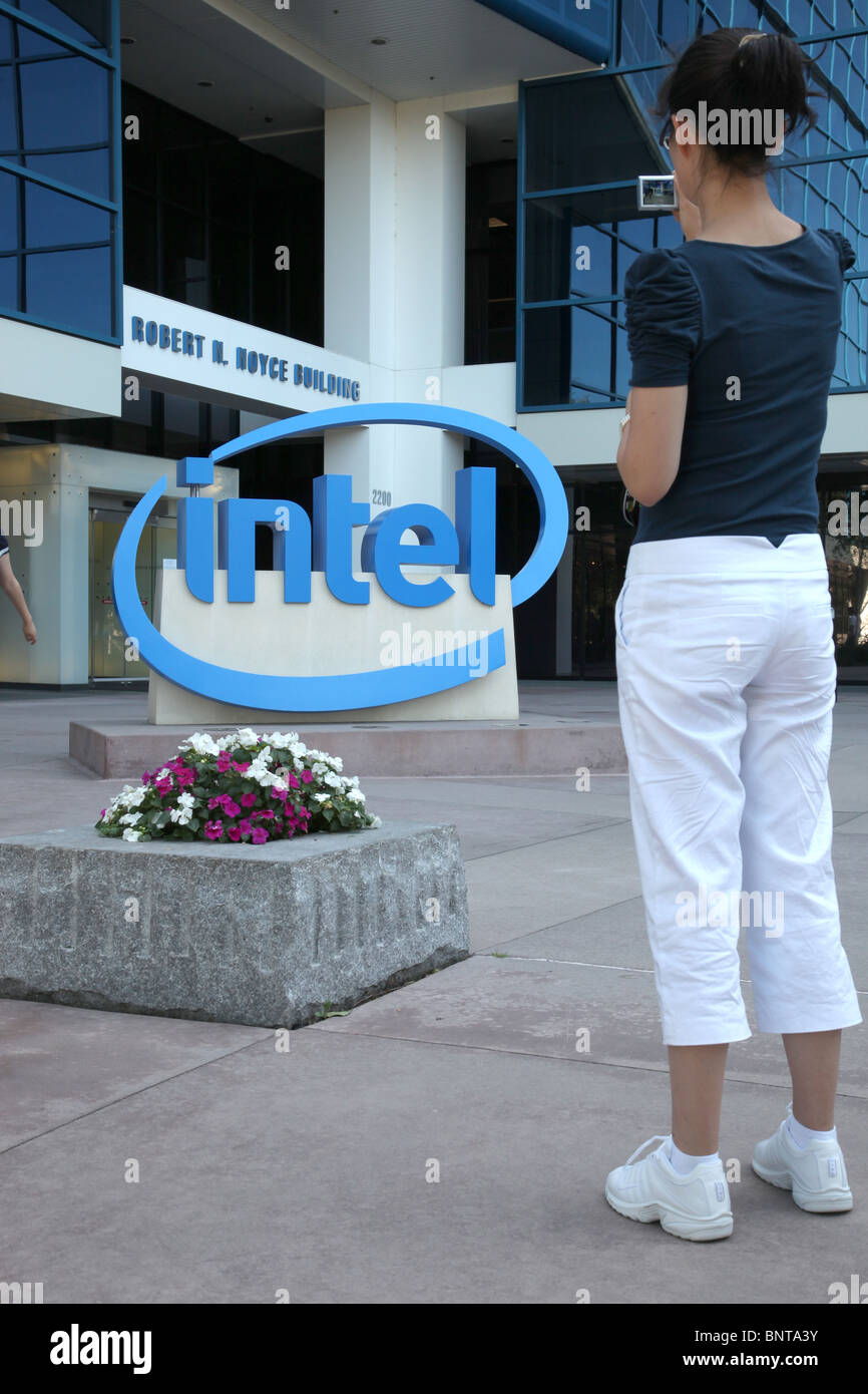 INTEL LOGO OFFICES TOURIST 2200 MISSION COLLEGE BL SANTA CLARA CALIFORNIA USA 2200 MISSION COLLEGE BLVD 21 July 2010 Stock Photo