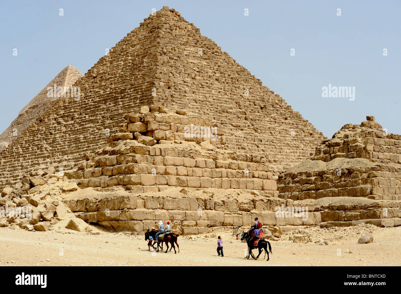 Giza monsterdildo in El MCDONALD'S, Giza