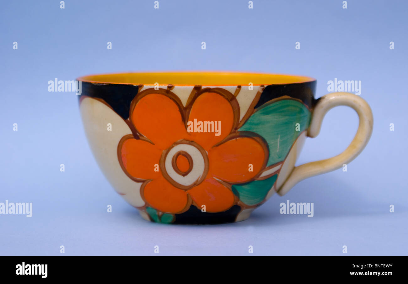 CLARICE CLIFF BRITISH ART DECO POTTERY CUPS AND SAUCERS 1930S Stock