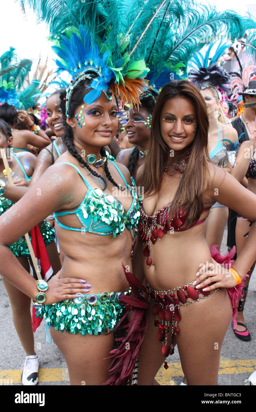 Women in carnival costume bikini hi-res stock photography and images - Alamy