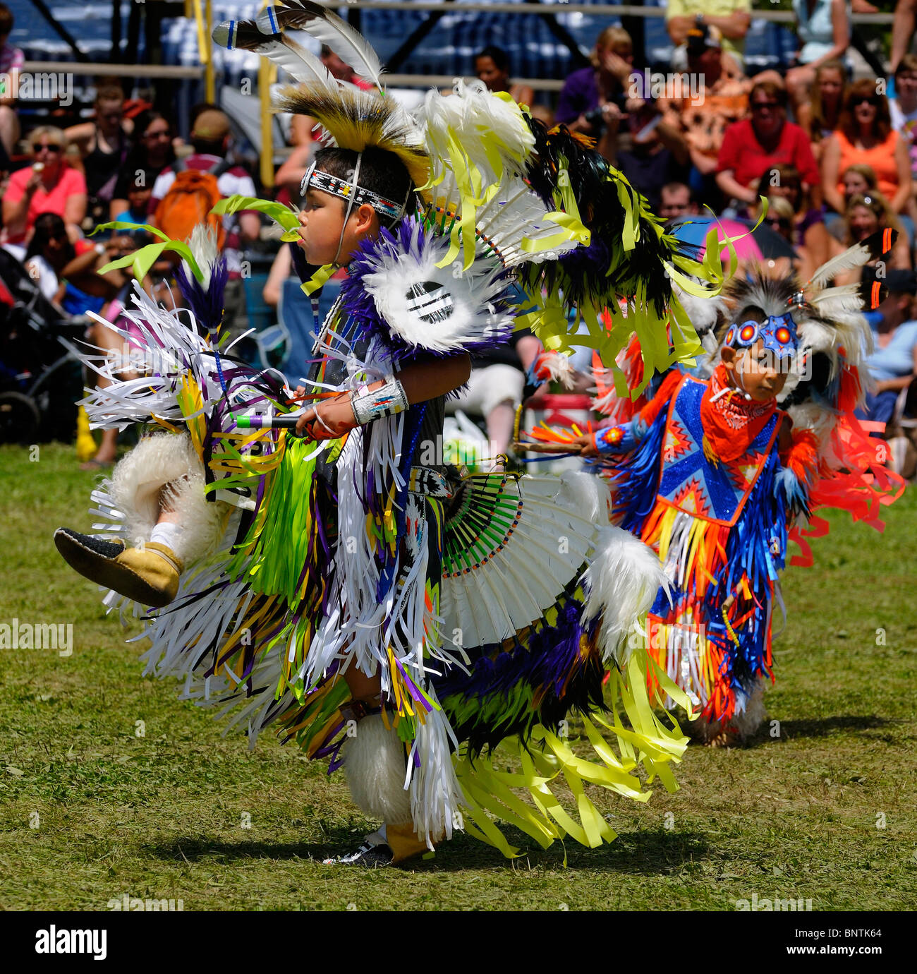 Native american eagle dancer High Resolution Stock Photography and ...
