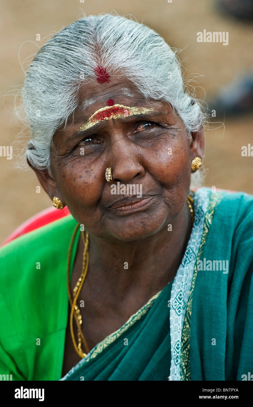 India kerala thrissur indian woman hi-res stock photography and images ...