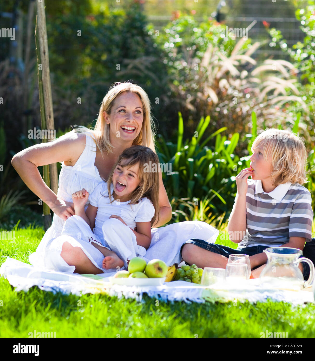 Family children having picnic hi-res stock photography and images - Alamy