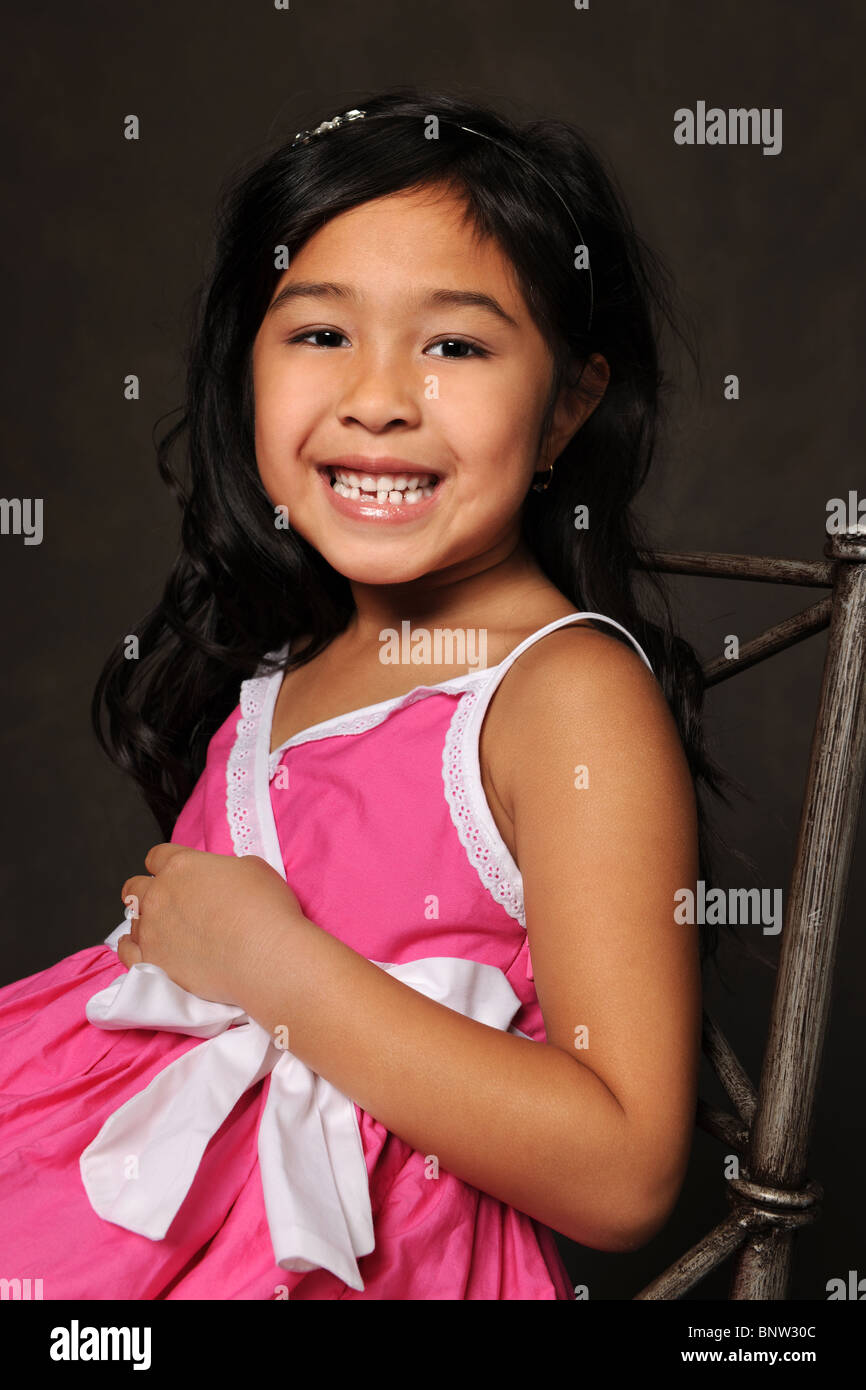 Portrait of young Asian girl smiling Stock Photo - Alamy