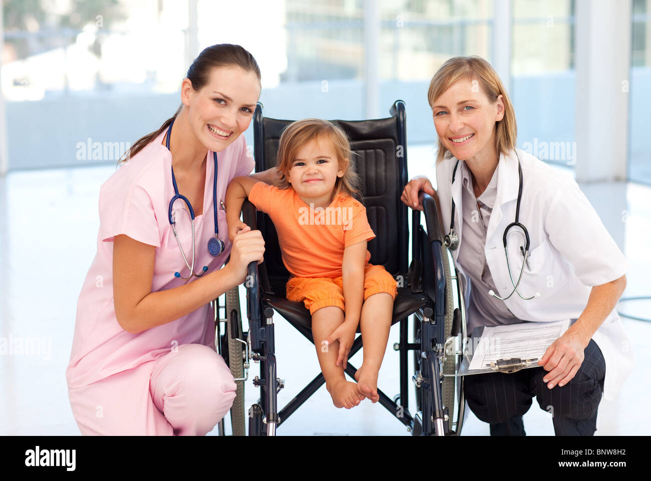 Реабилитационный центр для детей. Дети инвалиды стационар. Нетрудоспособные дети. Занятия с детьми инвалидами. Дети инвалиды стационар.