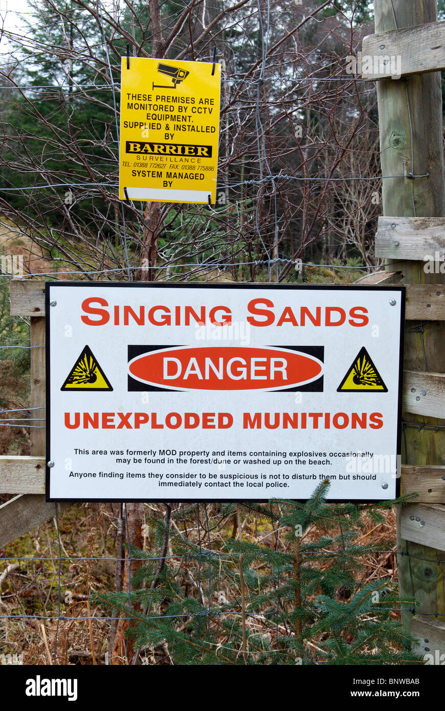 'Singing Sands Danger Unexploded Munitions' sign attached to a fence on a footpath, the Singing Sands, Ardnamurchan, Scotland Stock Photo