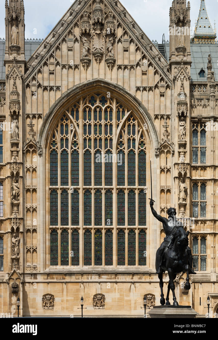 Richard the Lionheart statue outside Houses of Parliament Stock Photo