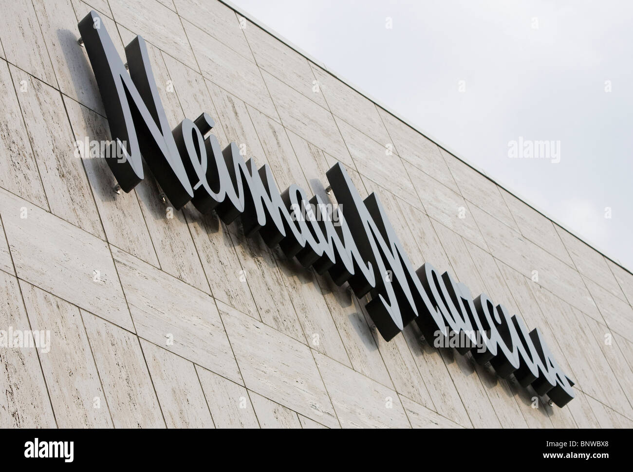 Neiman Marcus Sign On Top Building Stock Photo - Download Image Now - Neiman  Marcus, Advertisement, Boutique - iStock