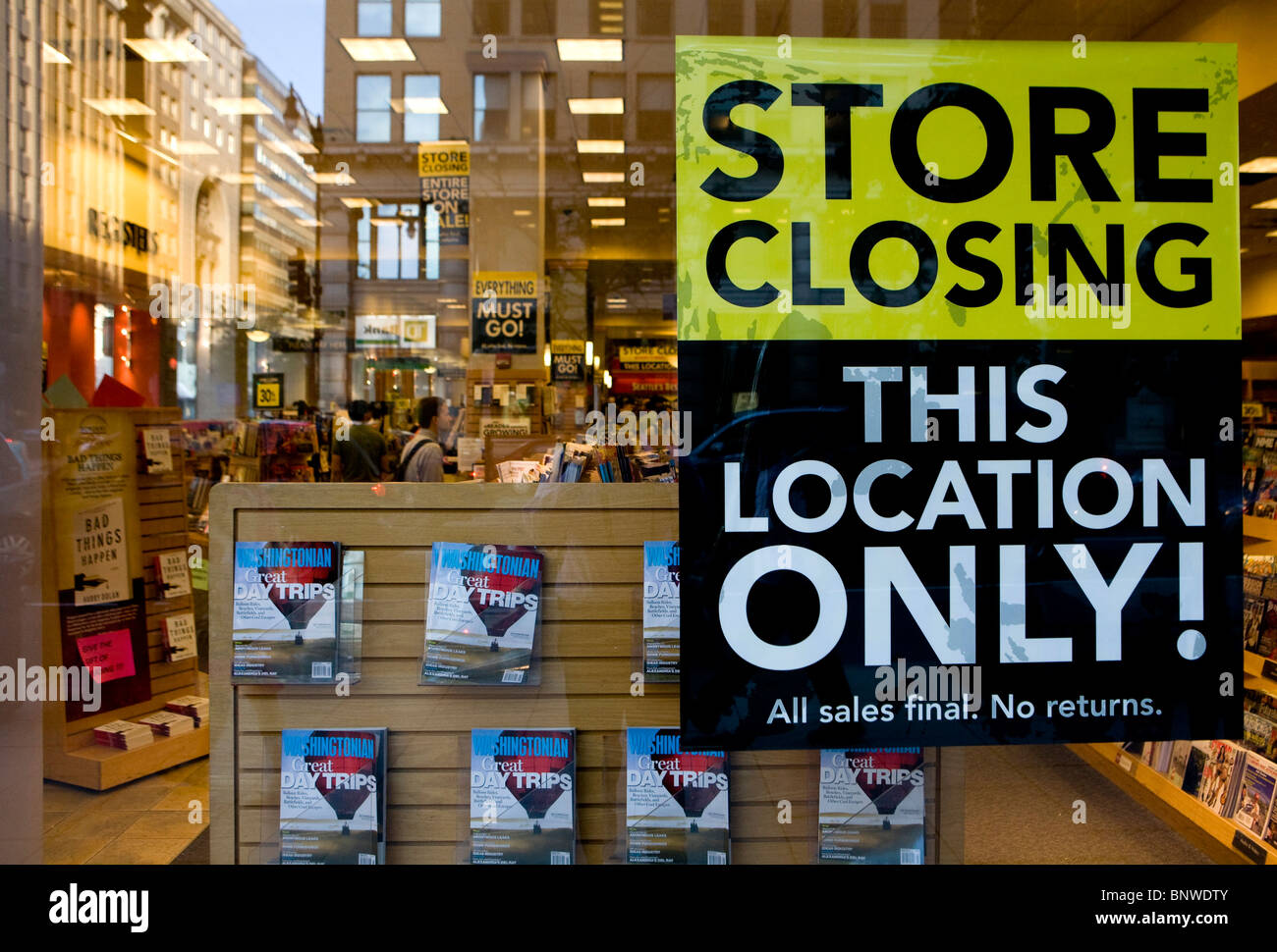 A Borders Books store in the process of being closed Stock Photo Alamy