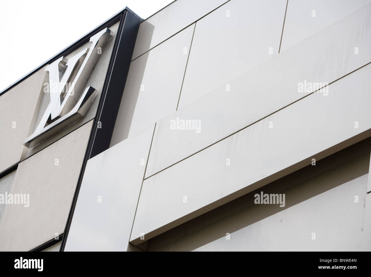 Louis Vuitton great store 🦋 @louisvuitton #visualmerchandising
