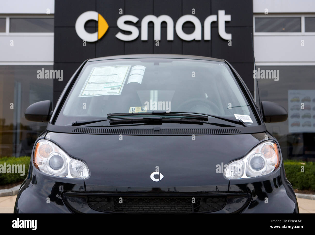 A Smart car dealership Stock Photo Alamy