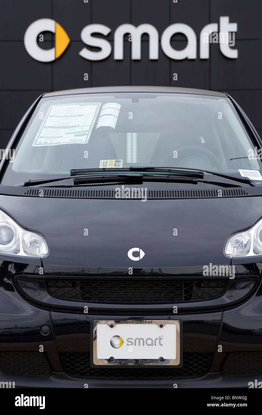 A Smart car dealership Stock Photo Alamy