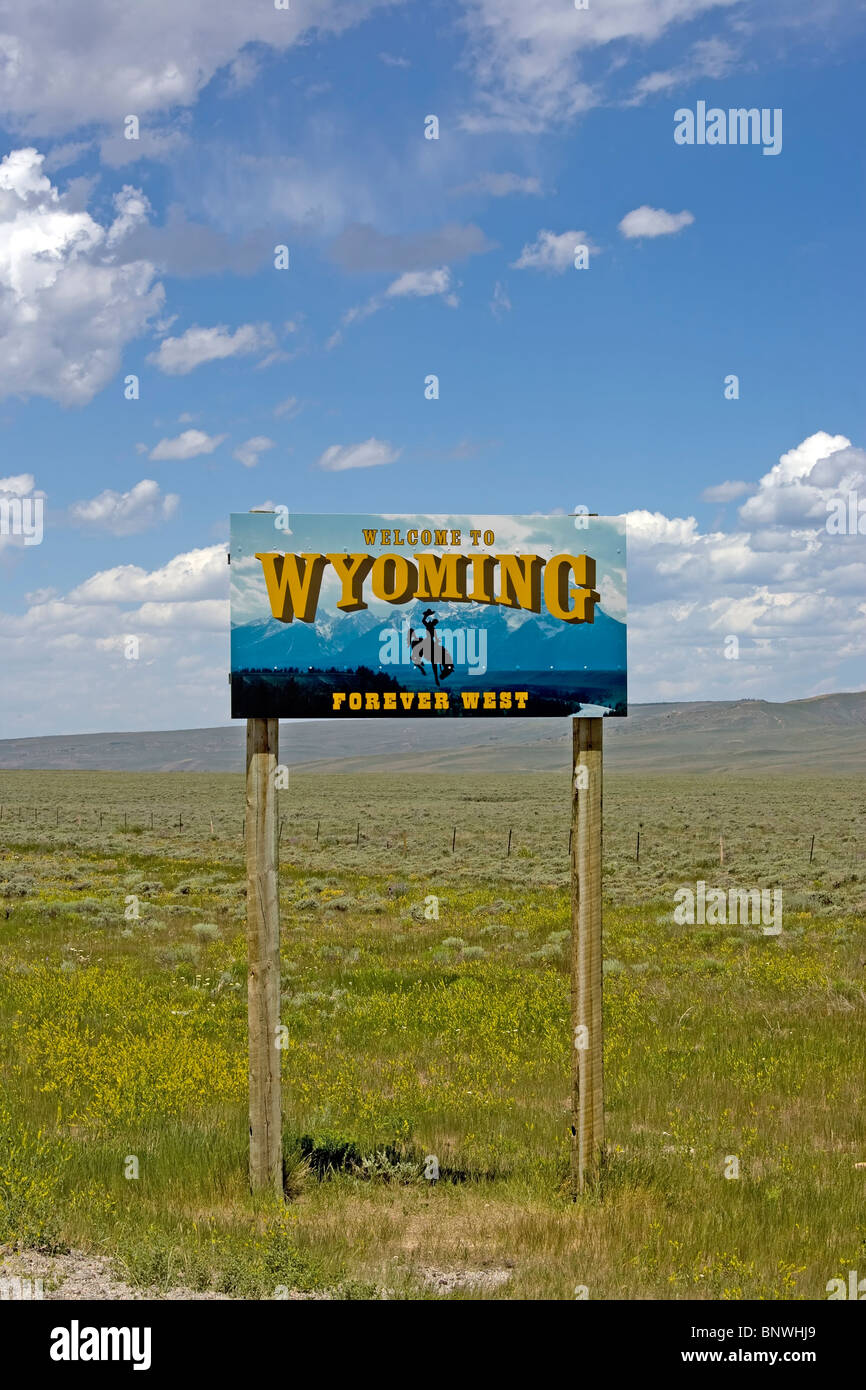 Wyoming welcome sign at the border with Montana Stock Photo - Alamy