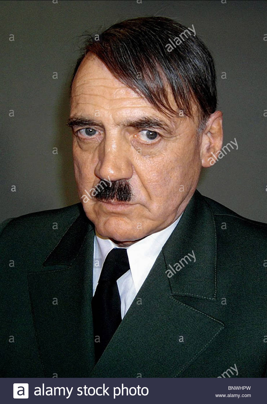 Did hitler have blue eyes