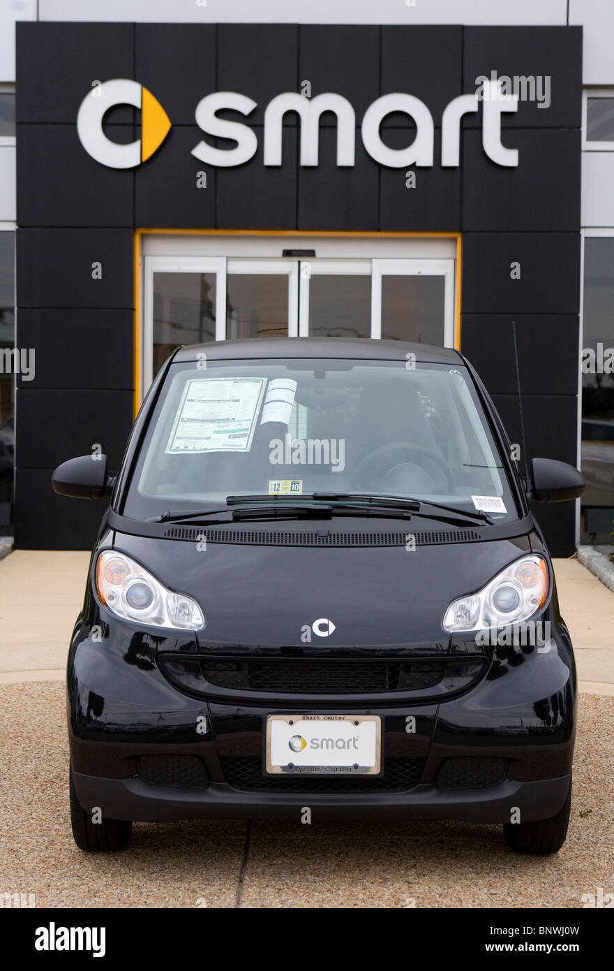 A Smart car dealership Stock Photo Alamy
