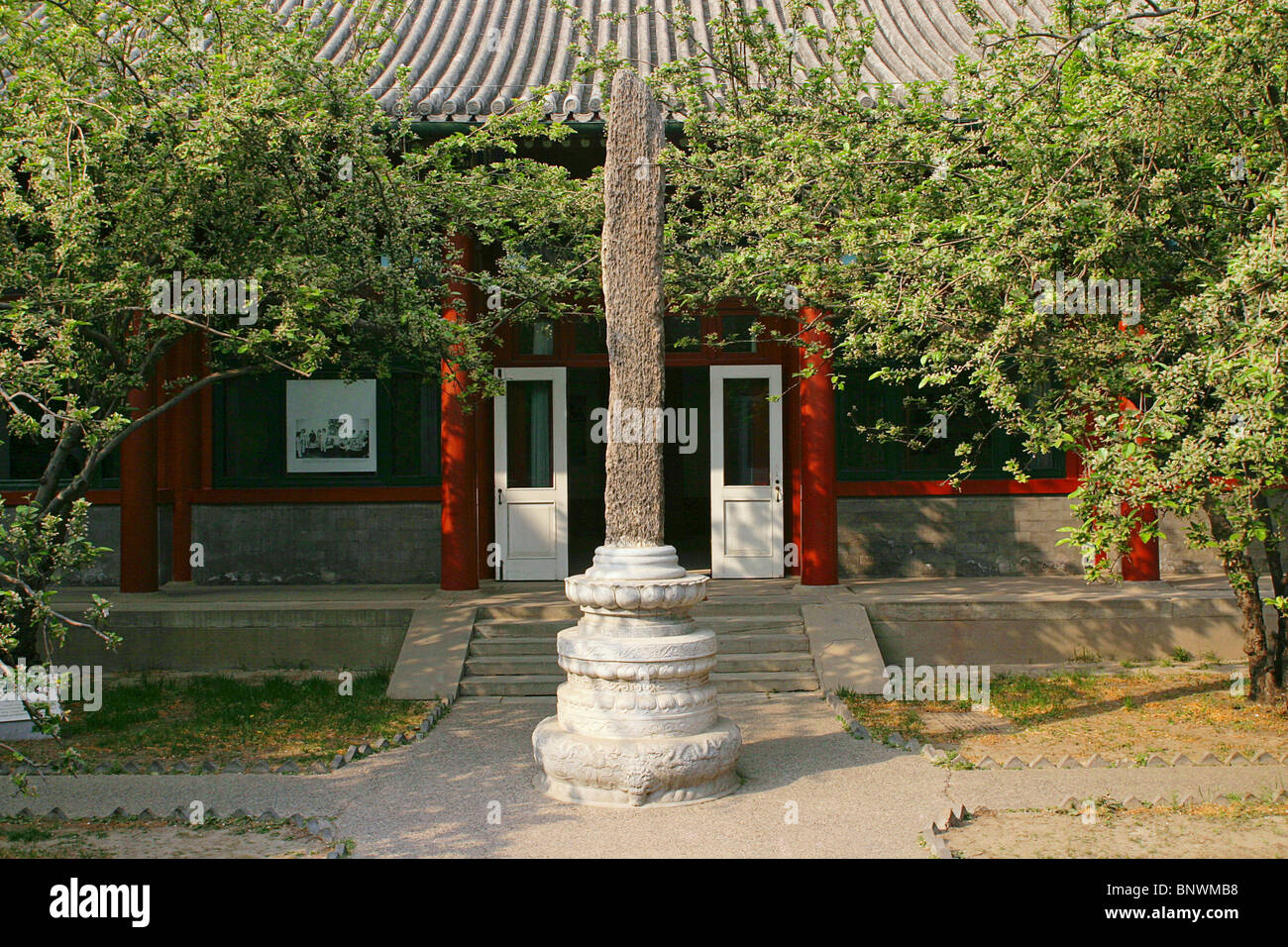 Monument near entrance to museum at home of wife of revolutionary leader Sun Yat Sen Stock Photo