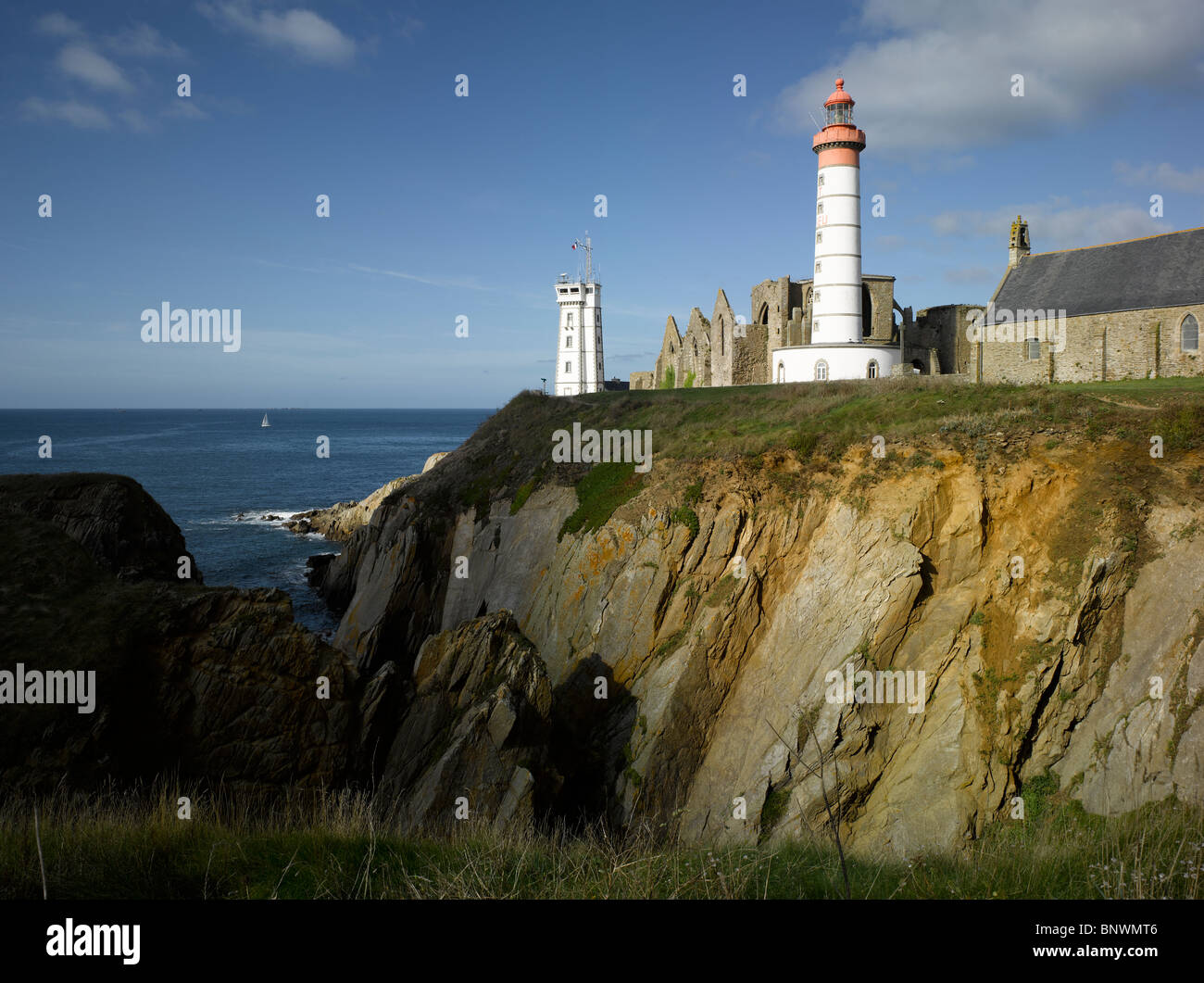 France, Brittany : saint Mathieu lighthouse and old abbey ruins Stock ...