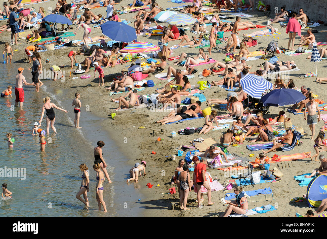 Beaches Crowded High Resolution Stock Photography and Images - Alamy