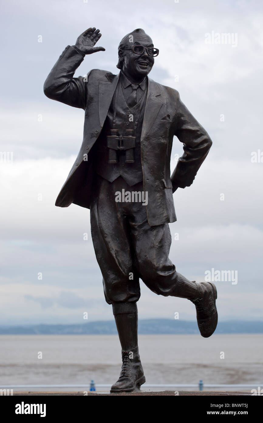 Eric morecambe statue hi-res stock photography and images - Alamy