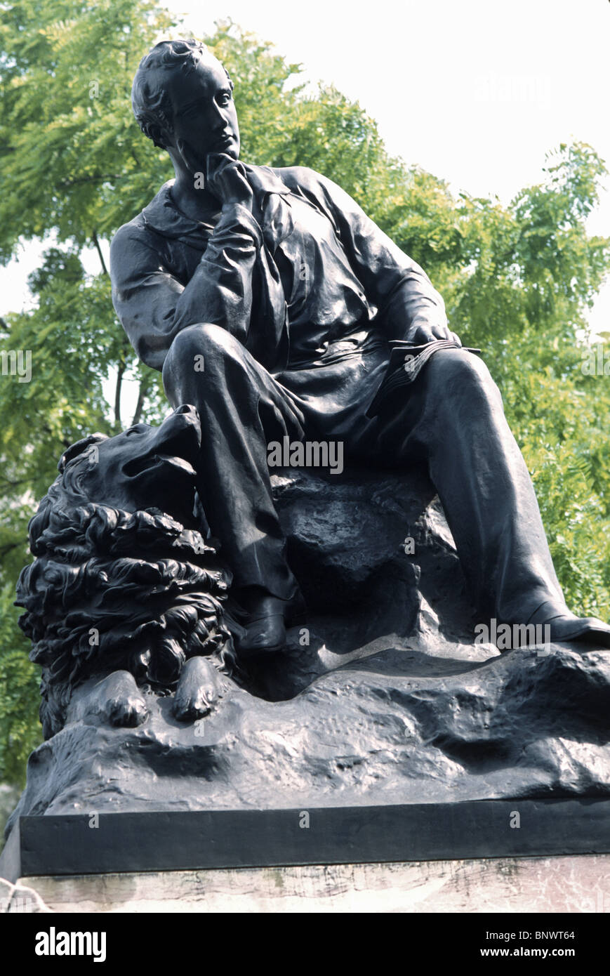 Byron statue park lane hi-res stock photography and images - Alamy
