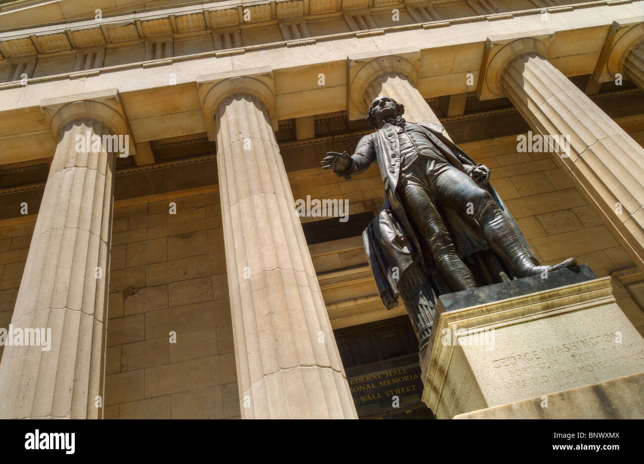 Statue of George Washington in front of Federal Hall Stock Photo - Alamy