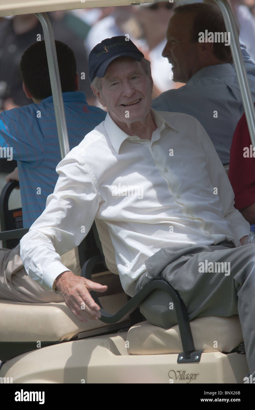 Former president George H. W. Bush leaves the 17th tee after watching part of a practice round of the 2009 Players Championship. Stock Photo