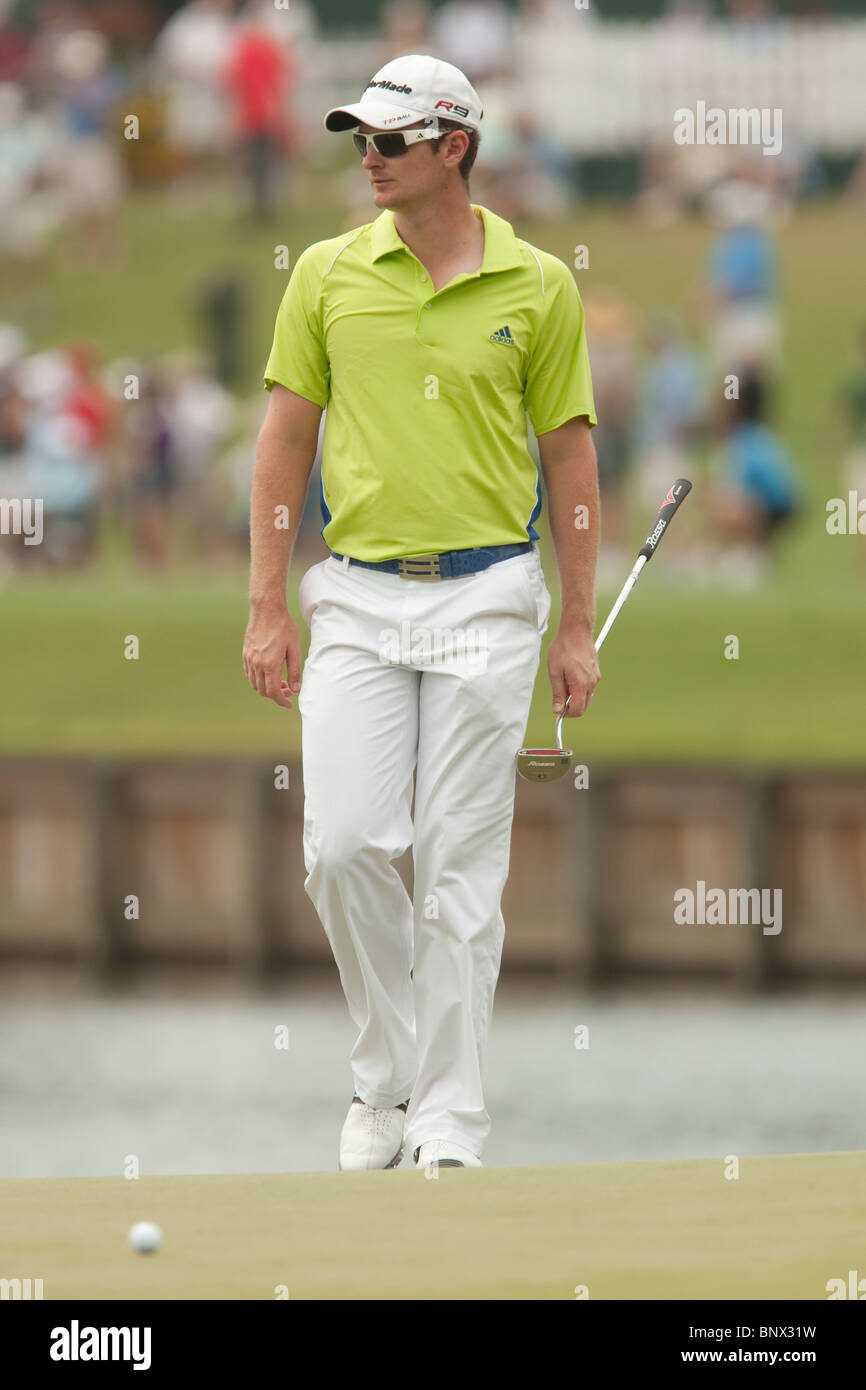 Justin Rose walks to his ball on the 17th green during a practice round at the 2009 Players Championship Stock Photo