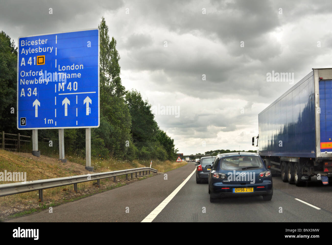 Slow moving south bound traffic towards junction 9 on the M40 motorway in Oxfordshire, UK. Stock Photo