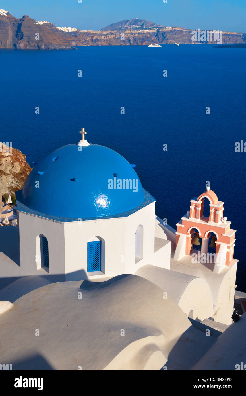 Oia, ( Ia ) Santorini - Blue domed Byzantine Orthodax churches, - Greek Cyclades islands - Photos, pictures and images Stock Photo