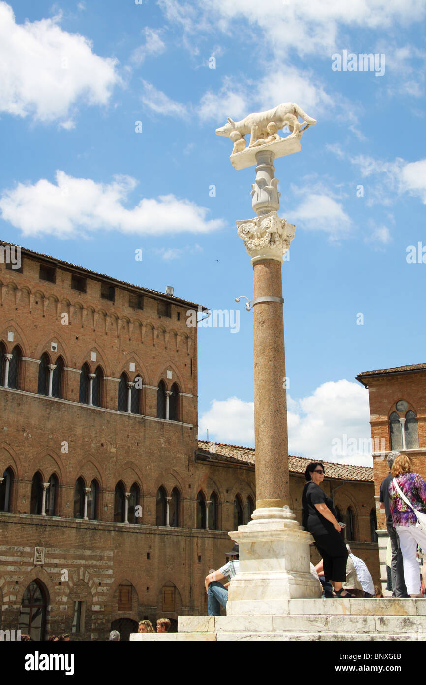 Romulus and remus statue hi-res stock photography and images - Alamy