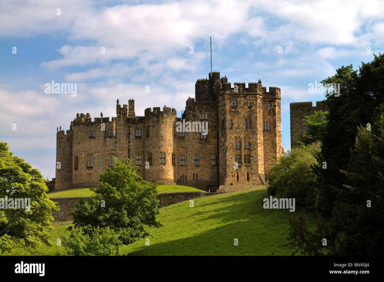 alnwick-castle-northumberland-stock-photo-alamy