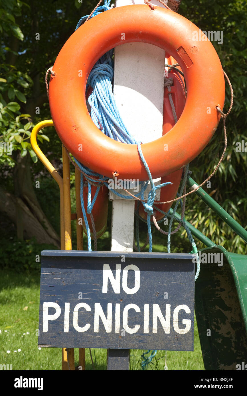 Picnic sign hires stock photography and images Alamy