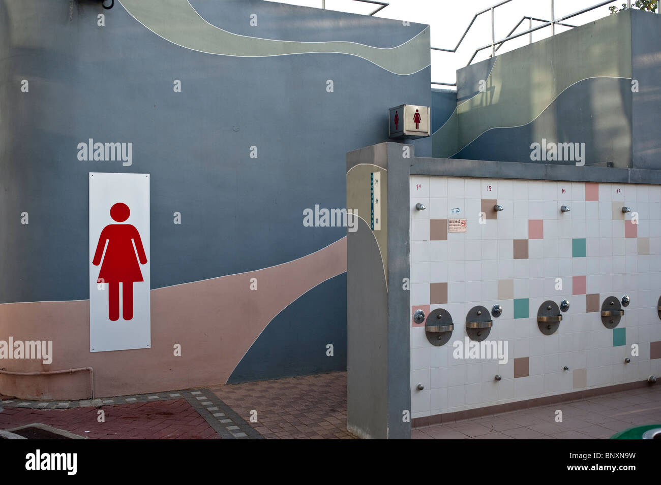 Beach public toilet hi-res stock photography and images - Alamy