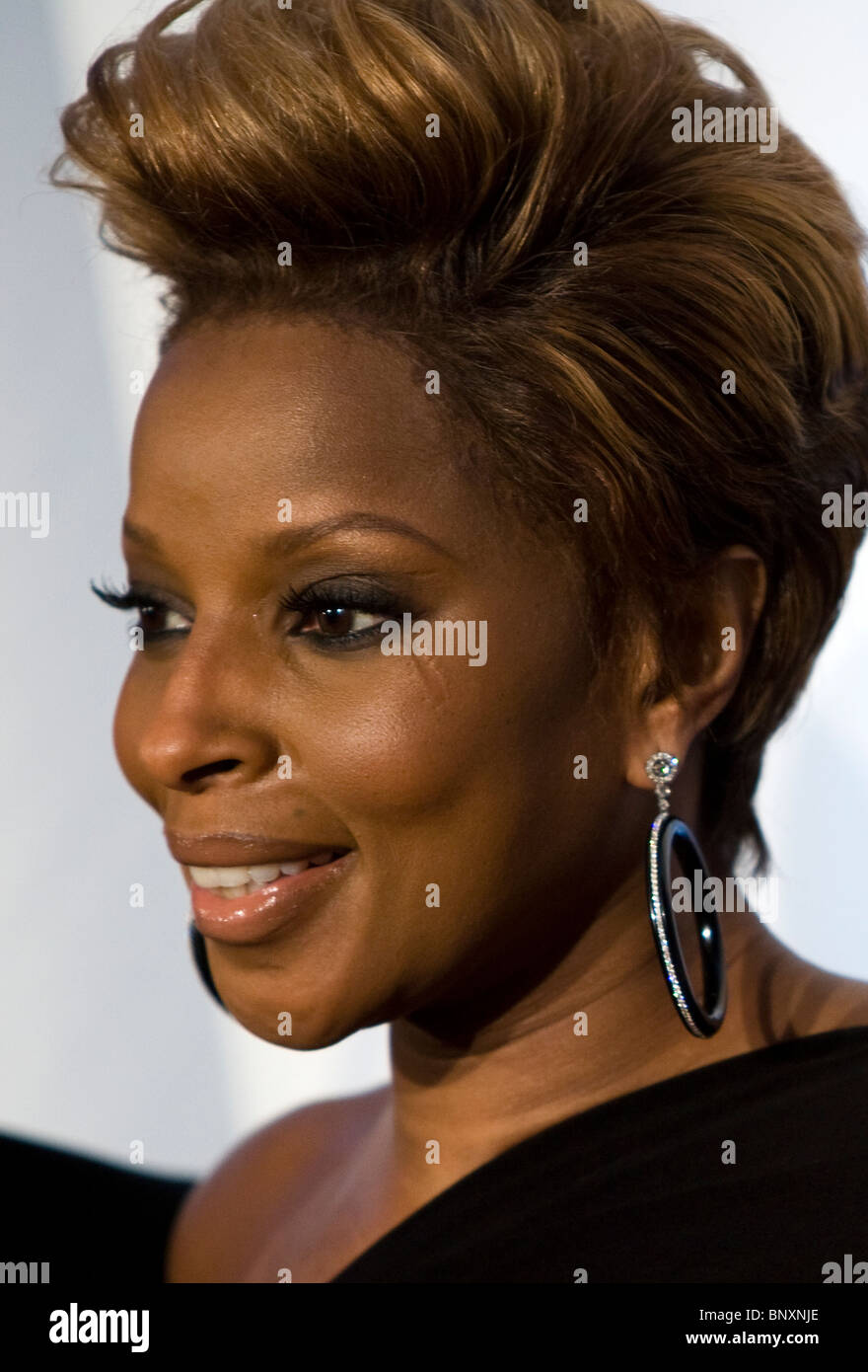 Mary J Blige Carrying Louis Vuitton Stock Photo 165567611